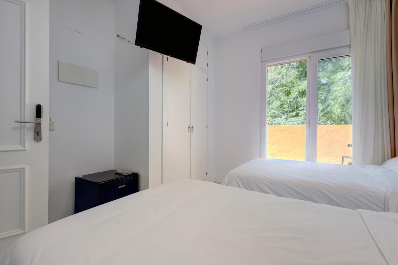 Hostal 37 Estepona Buitenkant foto