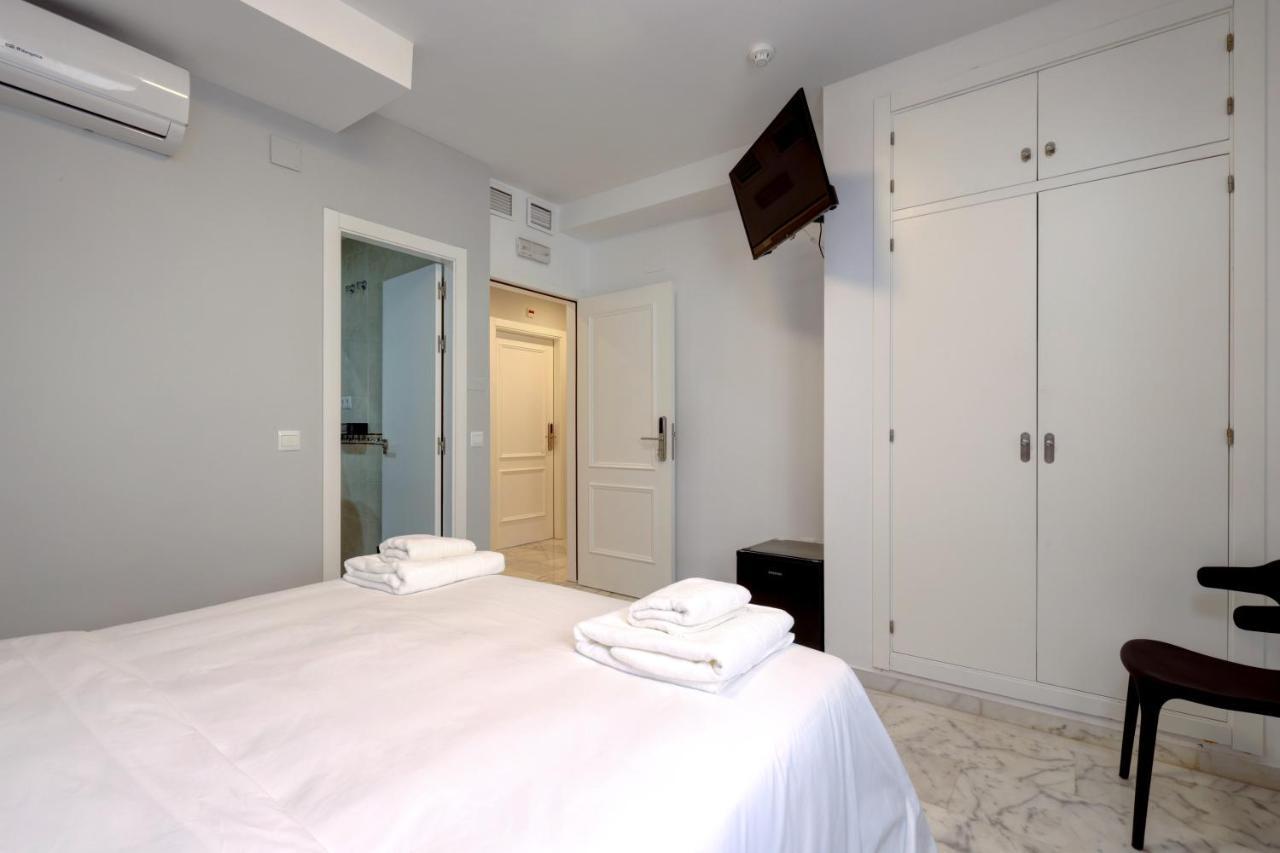 Hostal 37 Estepona Buitenkant foto