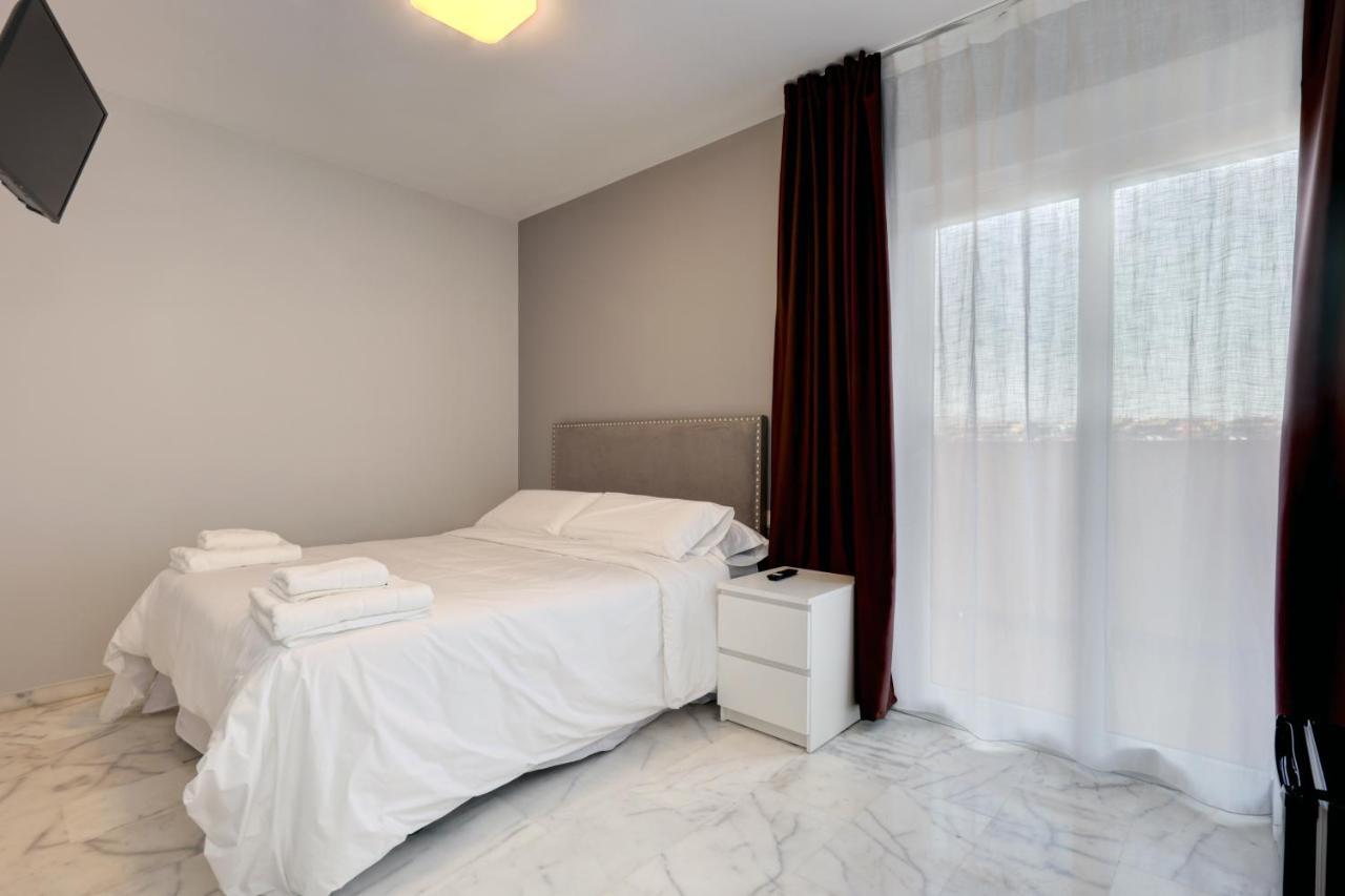Hostal 37 Estepona Buitenkant foto